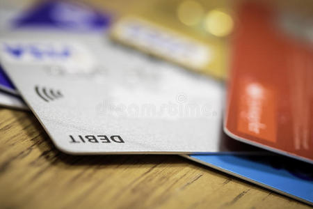 一堆信用卡债务贷款或购买概念