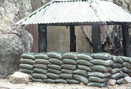 军队袋沙袋掩体.照片