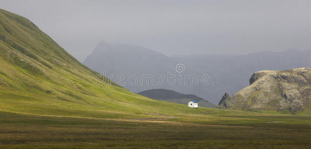 冰岛。南部地区。弗拉巴克。有农场的火山景观。