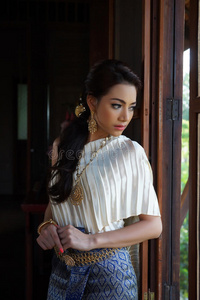 泰国女人穿着典型的泰国服装