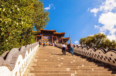 五台山风景区。佛顶寺前108级台阶。