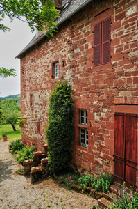 法国，风景如画的collonges la rouge村