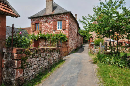 法国，风景如画的collonges la rouge村