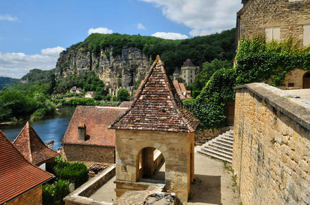 多尔多涅风景如画的la roque gageac村