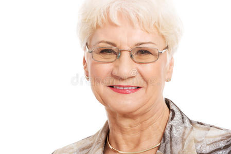 一位戴眼镜的老太太的画像。