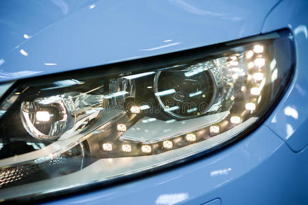 汽车led前照灯照片