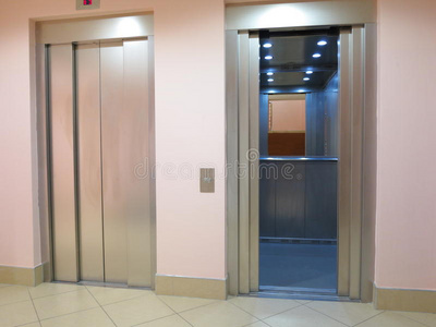 现代开关门电梯