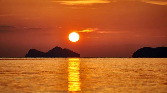 帕岸岛上美丽的日落