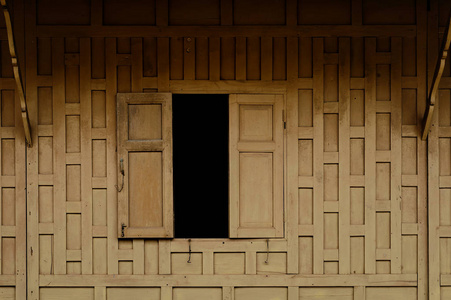 泰式风格木质墙与窗口