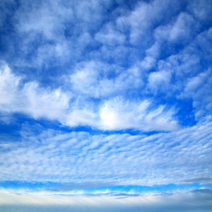 自然云光和空荡的天空