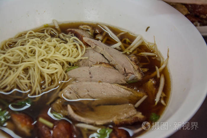 中国烤鸭鸭面条汤食谱