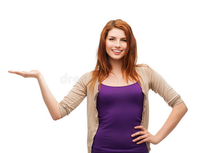 手拿东西的亚洲美女图片