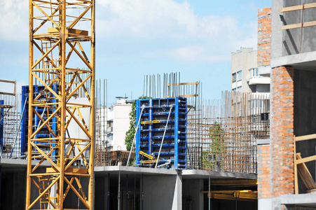 起重机和高层建筑施工现场