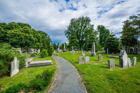 走道和劳雷尔希尔公墓，在费城，钢笔的坟墓
