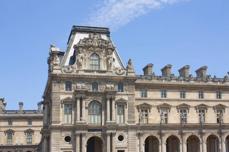 在巴黎的罗浮宫博物馆图片