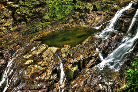 哥斯达黎加雨林中的瀑布