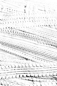阿曼沙漠的沙子和方向组织一些车轨道
