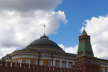 俄罗斯 莫斯科克里姆林宫墙与参议院，住房俄罗斯总统行政和 Senatskaya 塔 参议院塔 建于 1491 由意大利彼得