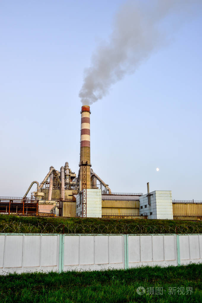 从工厂的烟囱大气空气污染
