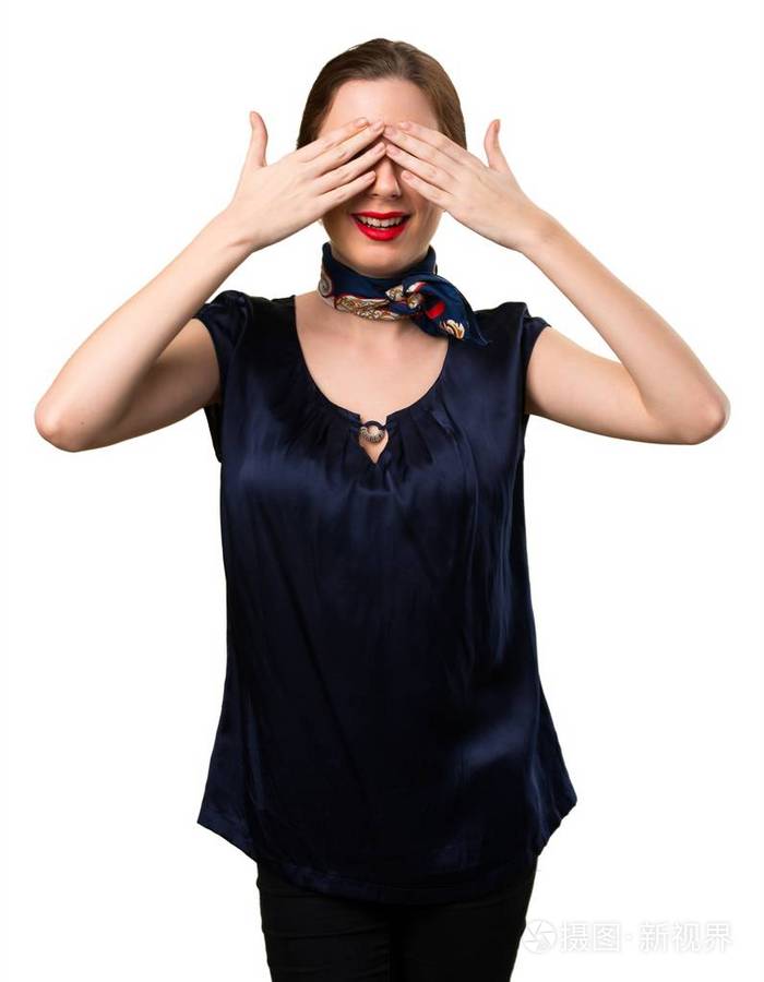 漂亮的空姐遮住她的眼睛