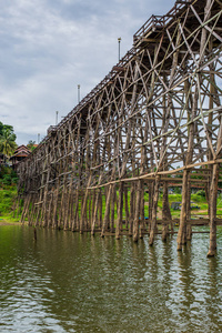 孟桥再往区，泰国北碧府河木桥
