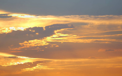 夕阳和暗云图片-夕阳和暗云素材-夕阳和暗云插画-摄图新视界