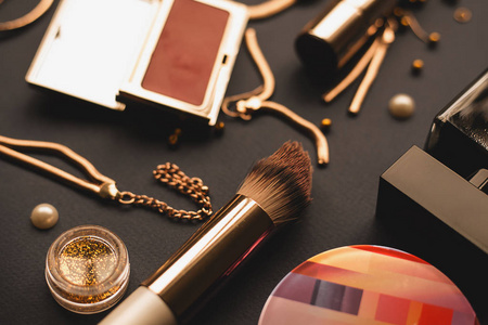 专业化妆刷和工具，化妆产品套件