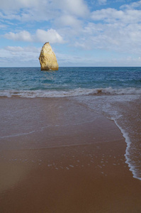 卡沃埃罗的橡树海滩。lagoa, algarve