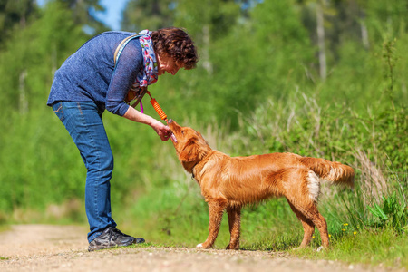 女人玩收费猎犬新斯科舍省鸭