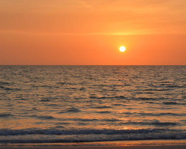 印第安岩滩上美国佛罗里达州的墨西哥湾的夕阳