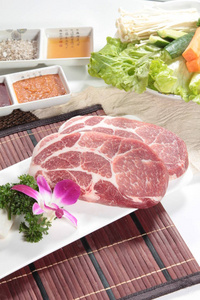 生猪肉的美食照片图片