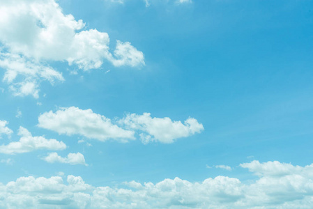 云与背景,阳光穿过黑暗的乌云,黑色天空乌云雷鸣前背景非常黑暗的云彩