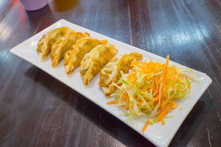 煎饺  日本香煎的饺子