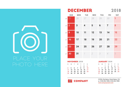 2018 年 12 月。桌子上的日历设计模板与照片的地方。周从星期日开始。矢量图