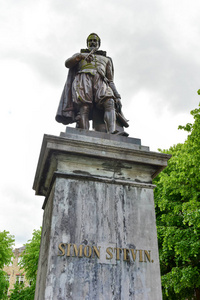 Simon Stevin 纪念碑比利时的布鲁日