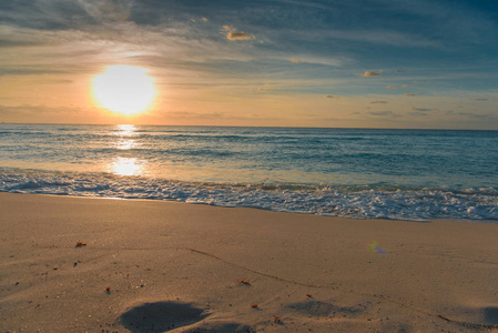在加勒比海早晨的太阳日落