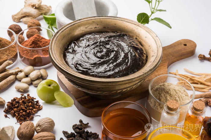 称为 chyawanprash/chyavanaprasha 是混和烹调而成的糖, 蜂蜜, 酥油