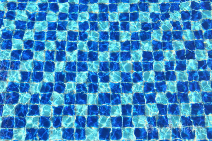 抽象的蓝色马赛克瓷砖游泳池水的背景