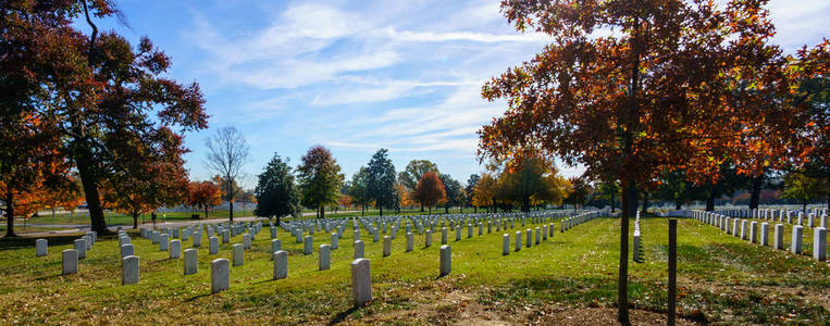 在公墓的坟墓图片-在公墓的坟墓素材-在公墓的坟墓插画-摄图新视界