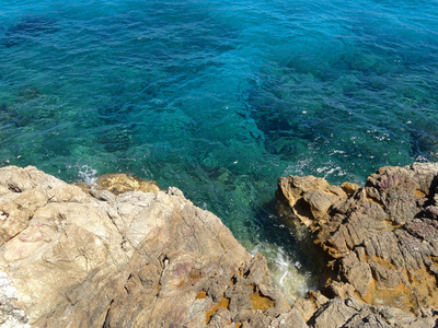 美丽的水晶般清澈海水和海滩在撒丁岛岛