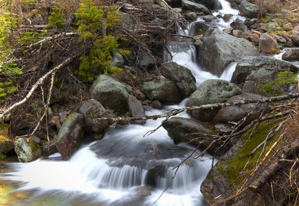 通过 Ammonoosuc 山沟径河地大叫装入华盛顿地区