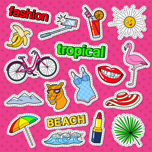 热带海滩度假涂鸦与火烈鸟 嘴唇和鸡尾酒。夏季假期贴纸 徽章和修补程序。矢量图