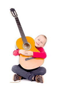吉他的小男孩