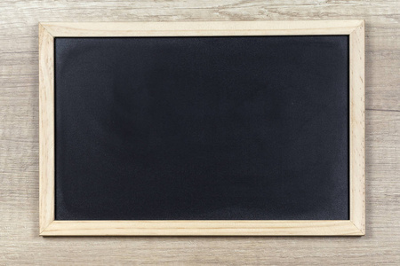 黑色黑板与木制框架