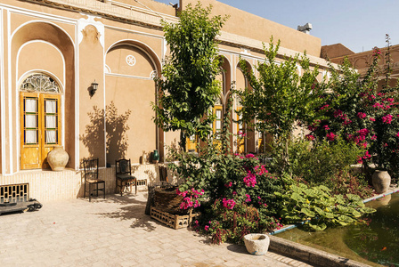 在 yazd 伊朗传统中东家居室内花园