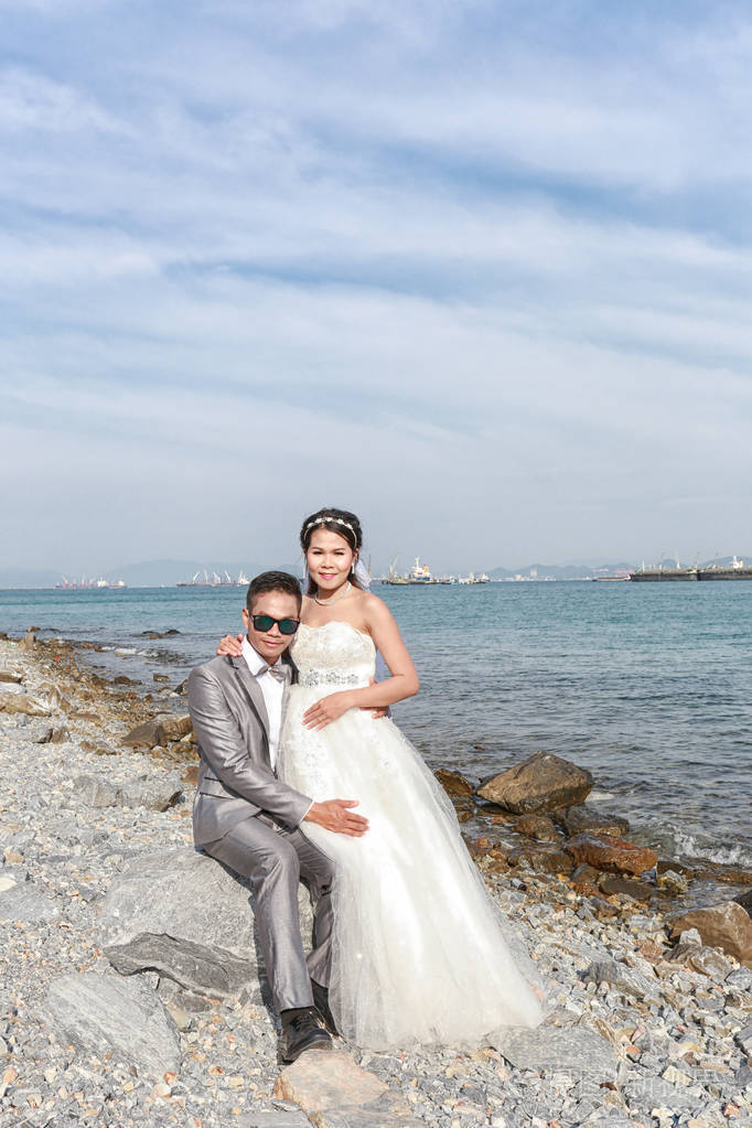 亚洲的夫妻时装摄影的预婚礼照片
