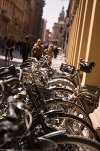 自行车停放在博洛尼亚中心