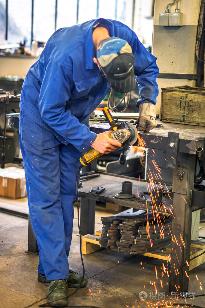 金属行业的工人照片-正版商用图片0yr6kp-摄图新视界