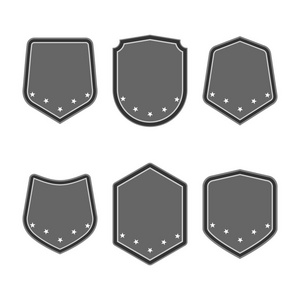 黑色盾牌与星星在白色背景上孤立的时尚平面样式集。预示着标志和中世纪盾牌象征为您的 web 站点设计 标志。矢量图。Eps10