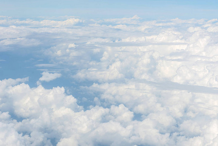 蓝天和云彩, 通过飞机窗口看到